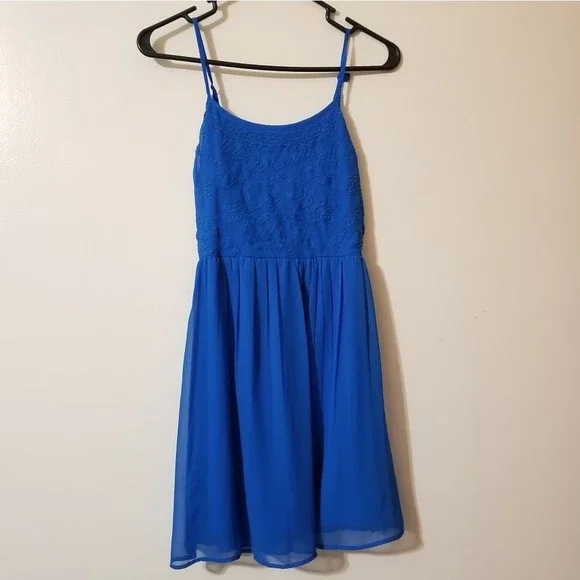 Floaty embroidered dress - Picture 1 of 3